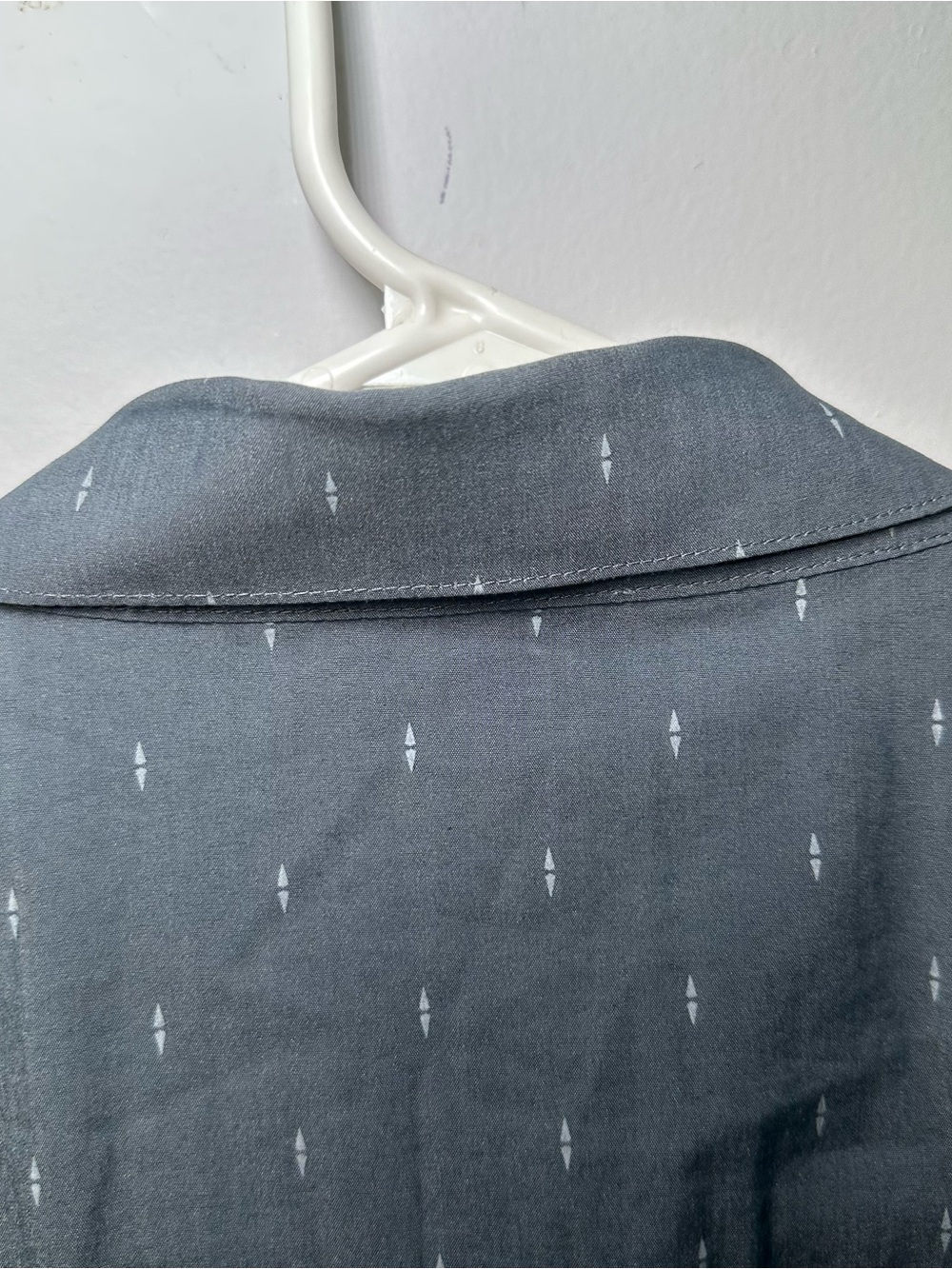 TravisMathew Men’s Gray Short Sleeve Button Front Shirt Geometric Print - Picture 15 of 15